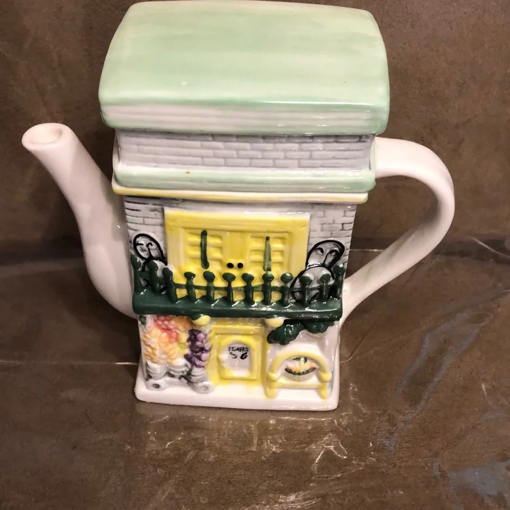 Adorable Vintage House Teapot